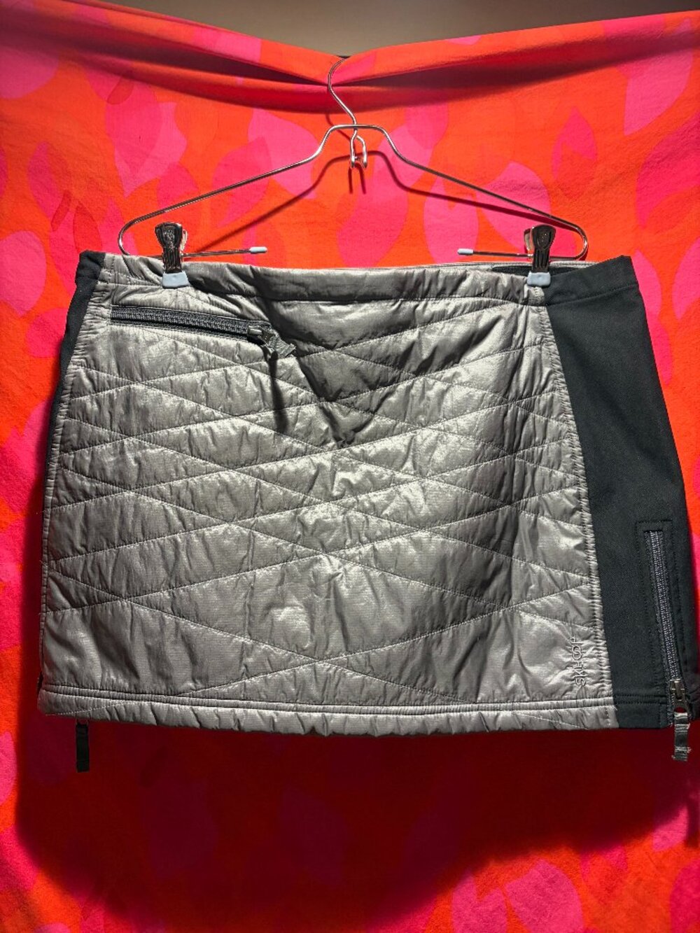 SKHOOP Size XL Grey and Black Puffer Skirt with Zipper